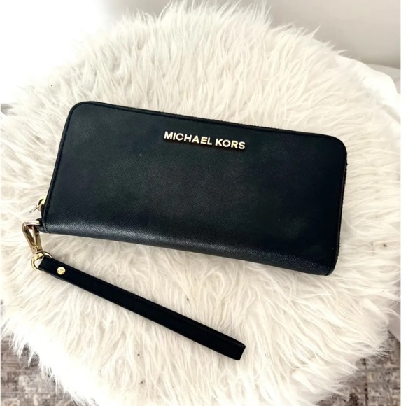 Michael Kors Women Black Wallet 
Leather Wristlet Standard Size - Picture 8 of 8